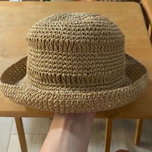 Straw roll brim bucket hat